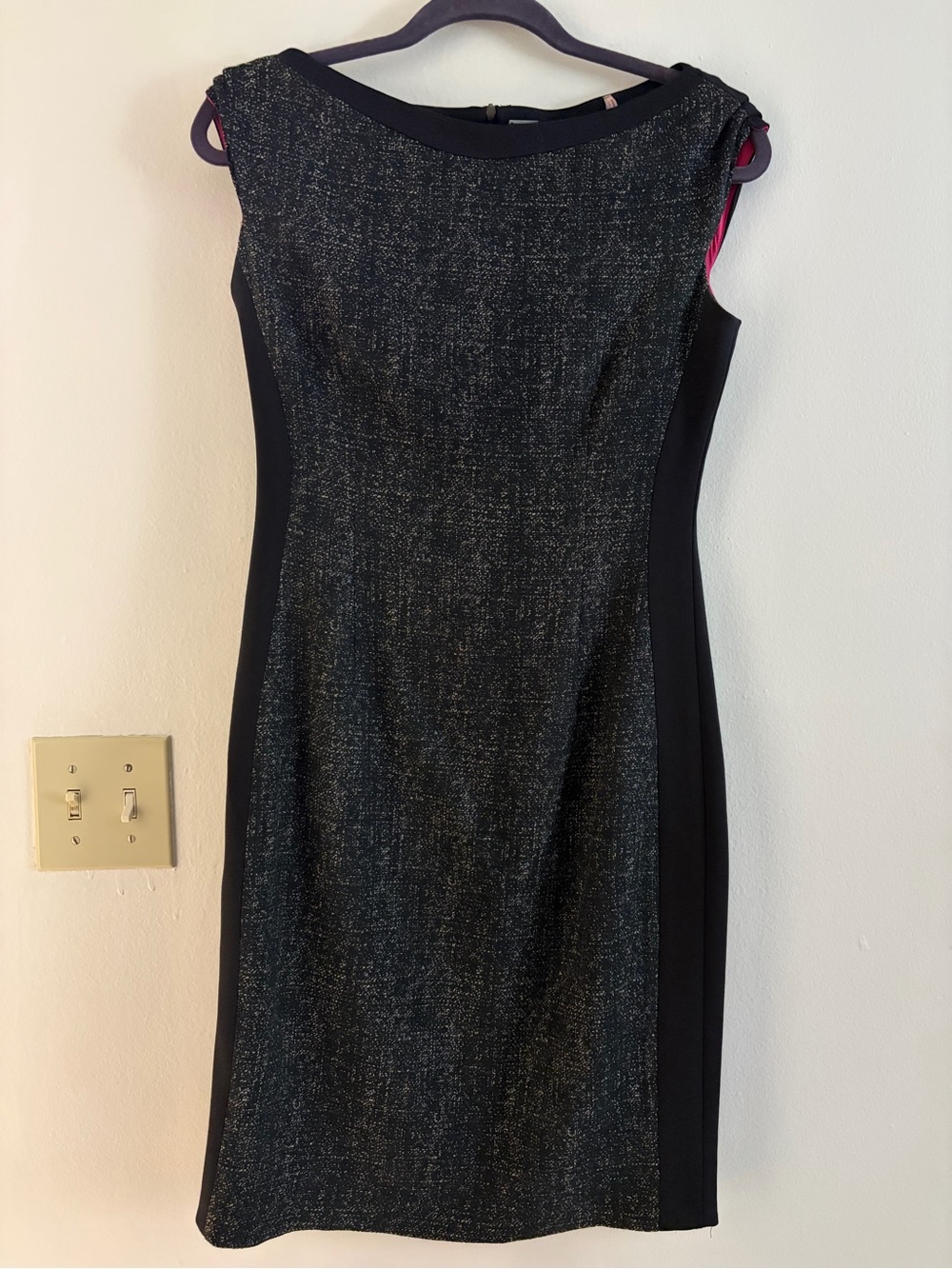 Elie Tahari Classic Sheath Dress in Black and White Tweed Sheath - size 4